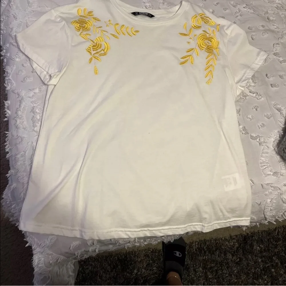 Shein T-Shirt - Picture 2 of 2